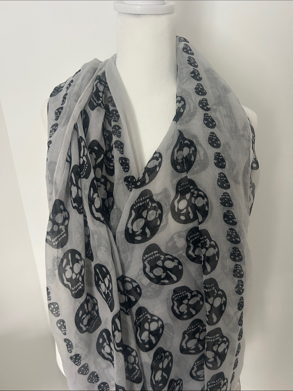 Skull Print Lightweight Wrap Scarf in Gray and Black